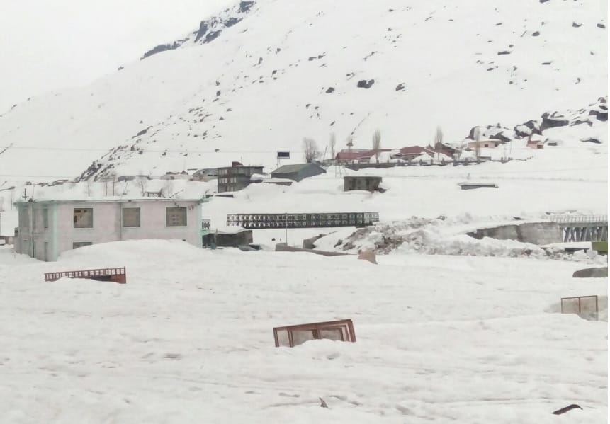Fresh Snowfall at Himachal Hills, Weather updates.
