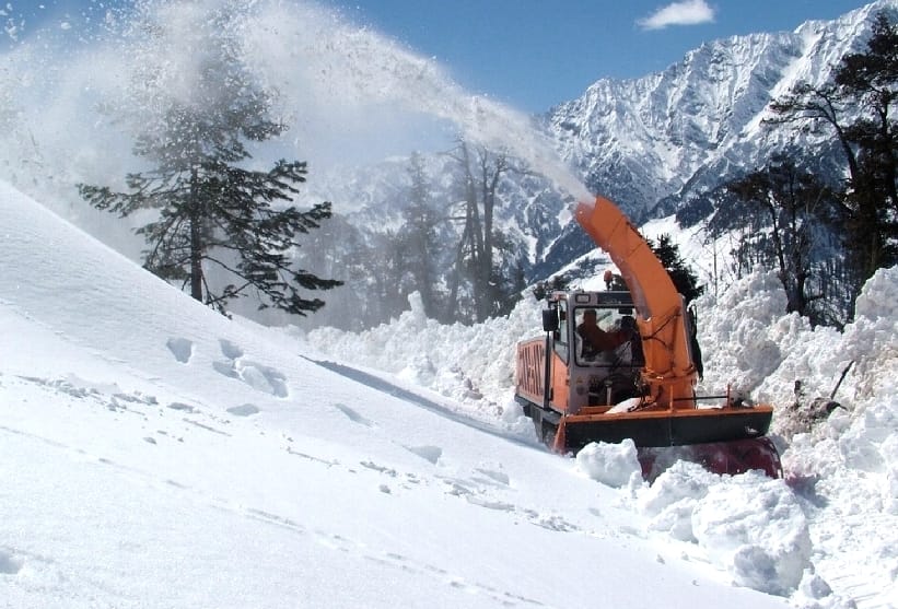 BRO Working at Rohtang.