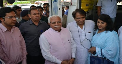 Deepender hooda saying to rail minister about rail project