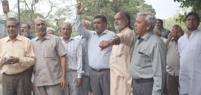 Samajwadi students' leader attacked Karatra Meerut college professor