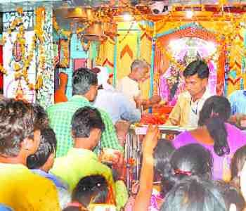 Worship of goddess Durga to devotees