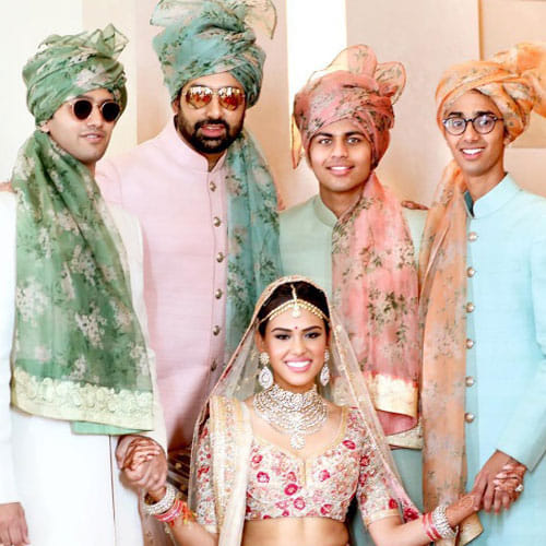 Amitabh Bachcan & Abhishek Bachchan Attend Wedding In Abu Dhabhi, Aishwarya Was Missing