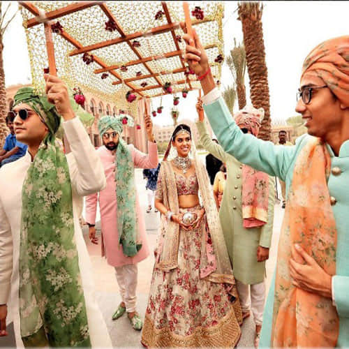 Amitabh Bachcan & Abhishek Bachchan Attend Wedding In Abu Dhabhi, Aishwarya Was Missing