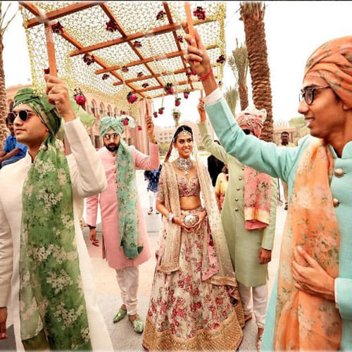 Amitabh Bachcan & Abhishek Bachchan Attend Wedding In Abu Dhabhi, Aishwarya Was Missing