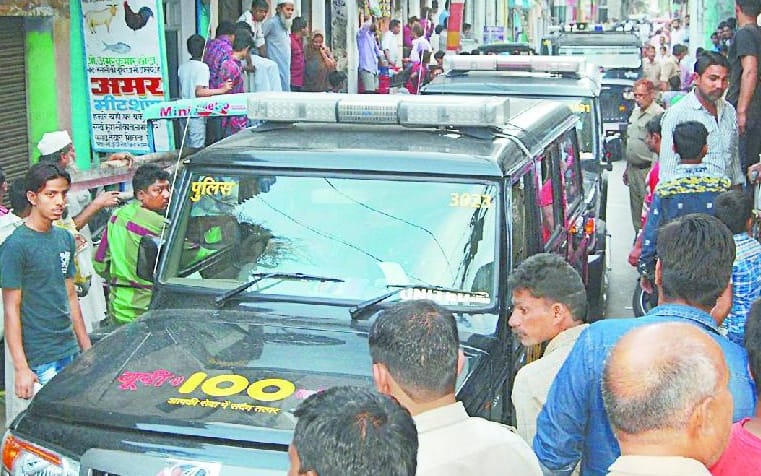 Clash between two sects in Mohalla Nauchua