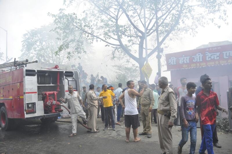 tent house in lucknow caught fire in lucknow