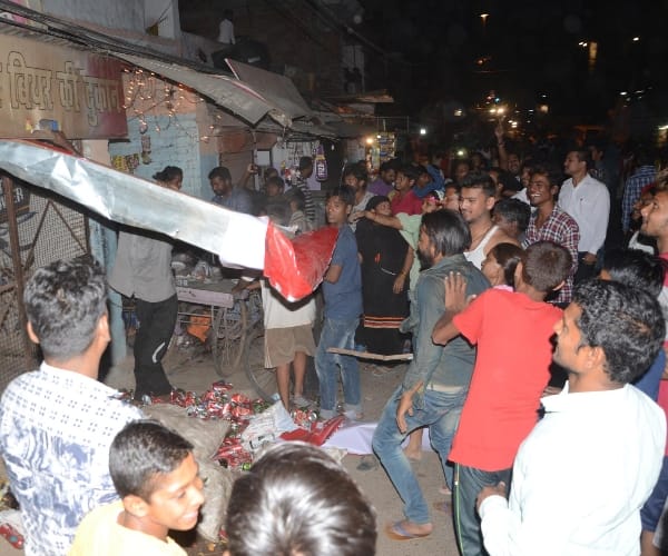women attacked on liquor shop in Lucknow.