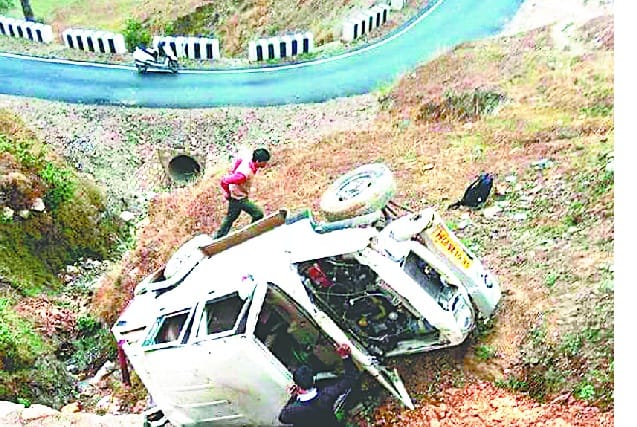 10 passengers including driver drown in Max ditch