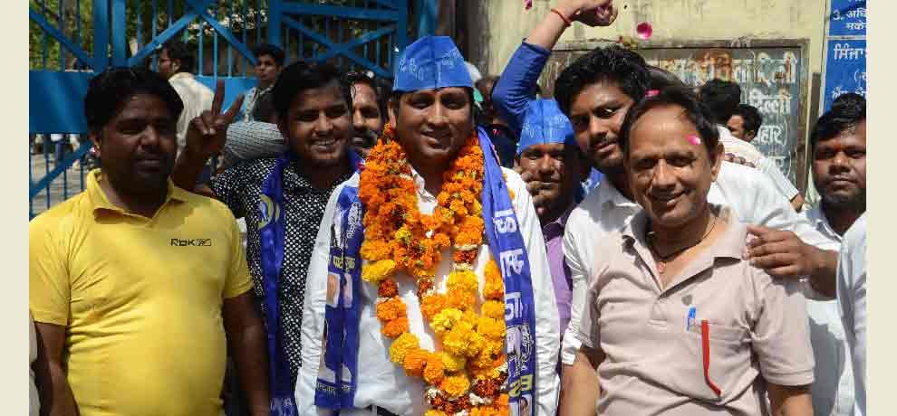 women brought for mcd election campaign from gurugram after make up in beauty parlours 