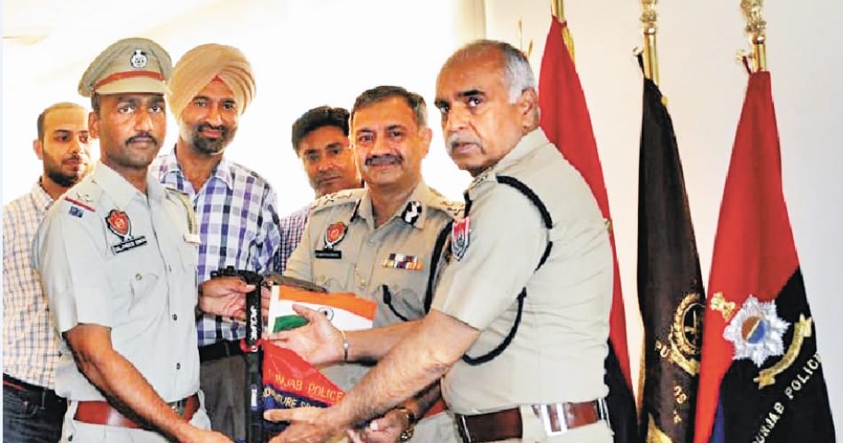 punjab police officer daljinder singh started campaign to win world's highest mountain mount everest