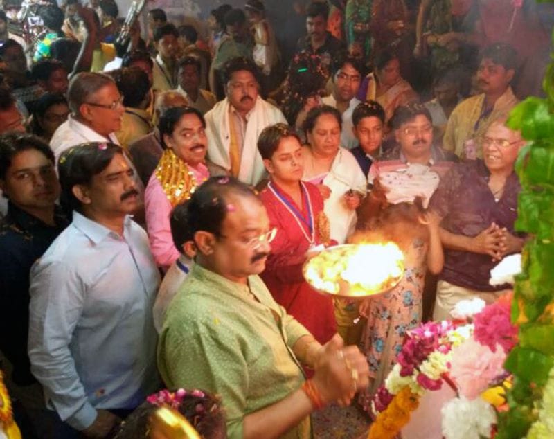 dhoomadhaam se nikaalee raghunaath mahaaraaj kee shobhaayaatra