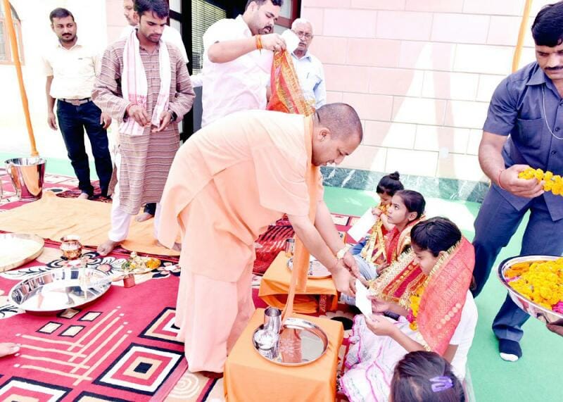 kanyabhoj by up cm adityanath yogi on navami