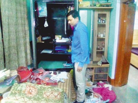 Theft of lakhs of health workers' homes