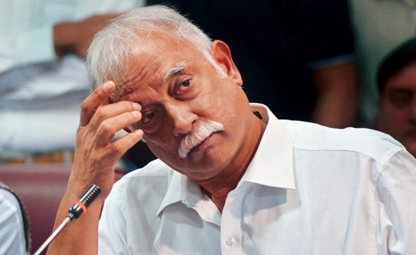 Civil Aviation Minister Ashok Gajapathi Raju gheraoed by Shiv Sena MPs inside Lok Sabha