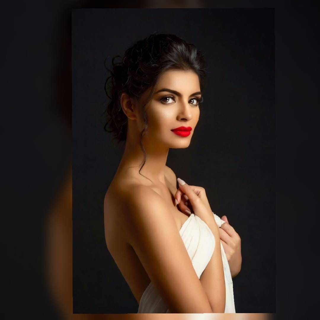 see photos of bold photoshoot of sonali raut 