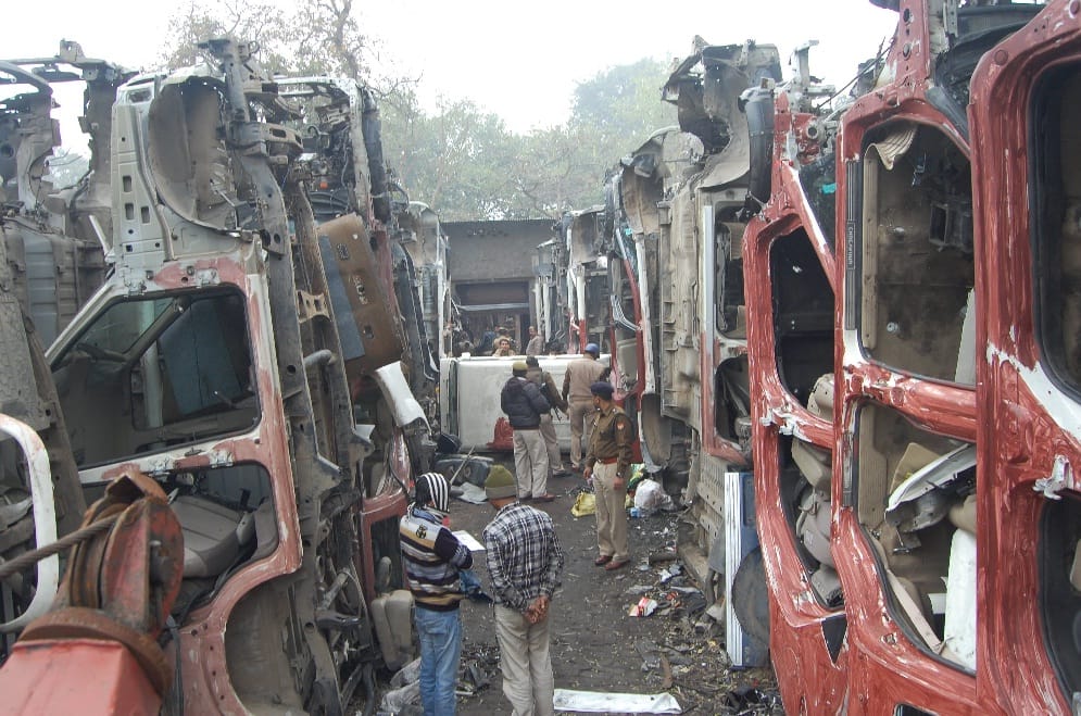 Vehicles had been sealed, then how vanished 450 luxury car, see photos