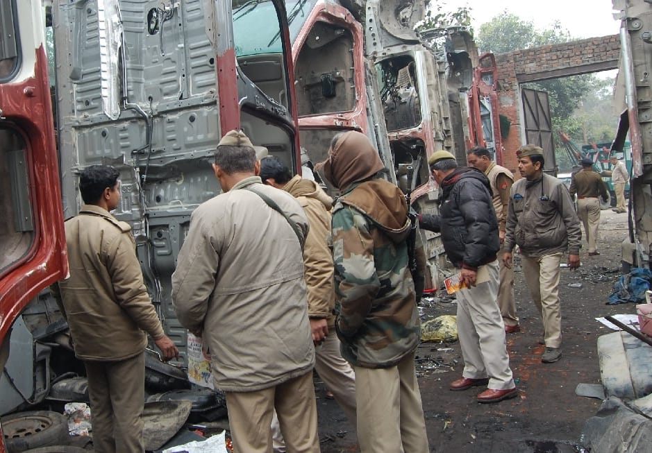 सीट बेल्ट और हेलमेट नहीं लगाने पर 130 वाहनों के चालान