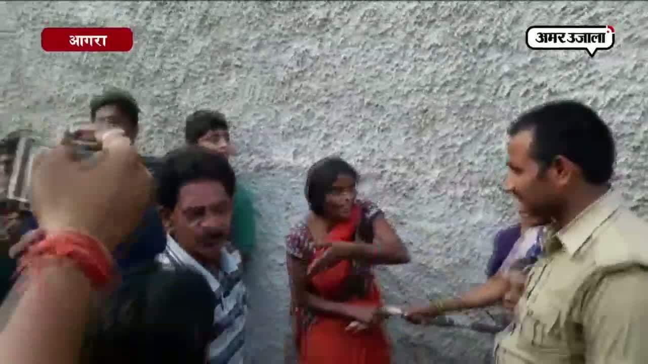 आगरा, शराब की दुकान, महिलाओं का प्रदर्शन 