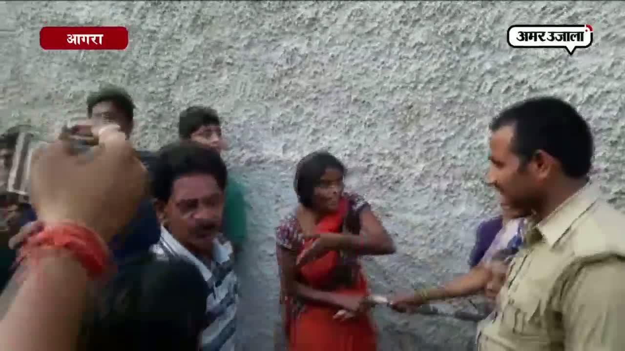 आगरा, शराब की दुकान, महिलाओं का प्रदर्शन 