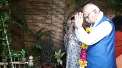 Chief Minister Trivendra Singh Rawat meet lal krishna advani