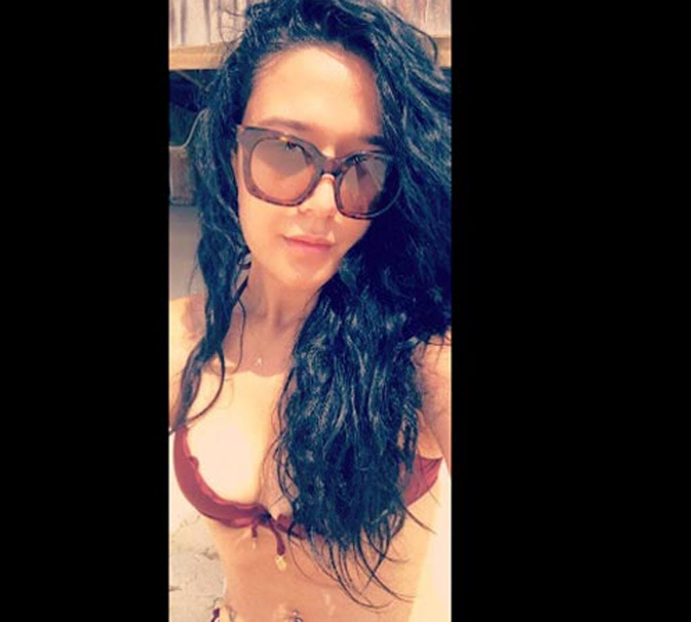 jackie shroff daughter krishna shroff photo in red bikini