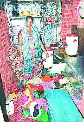 Police sleeping on picket, two houses got stolen