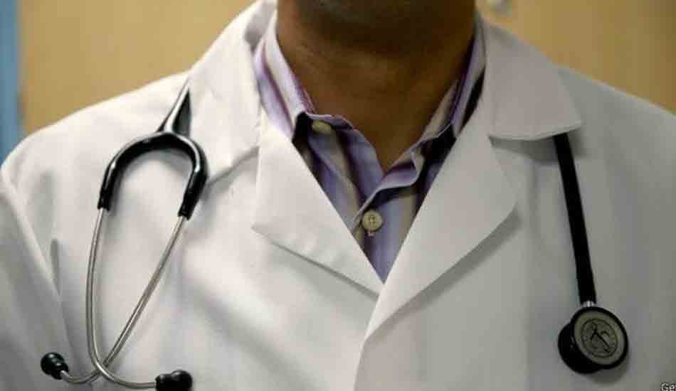 doctors beat childs father on the police call