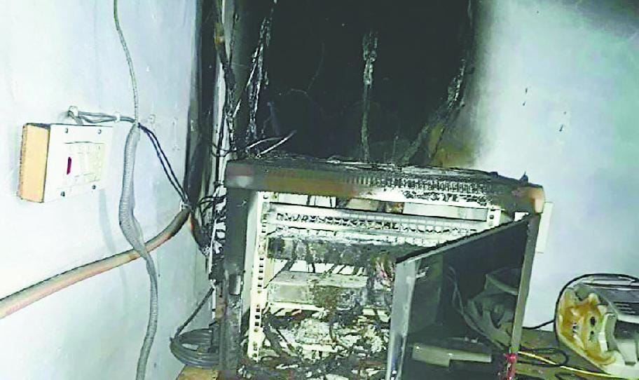 Blow off the bank's tools by falling power, work affected