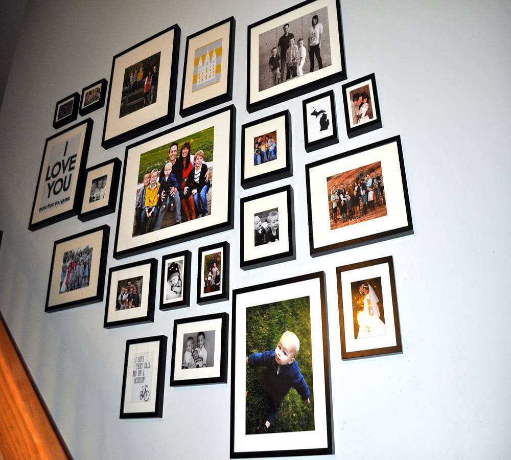 Best direction to hang your family pictures 