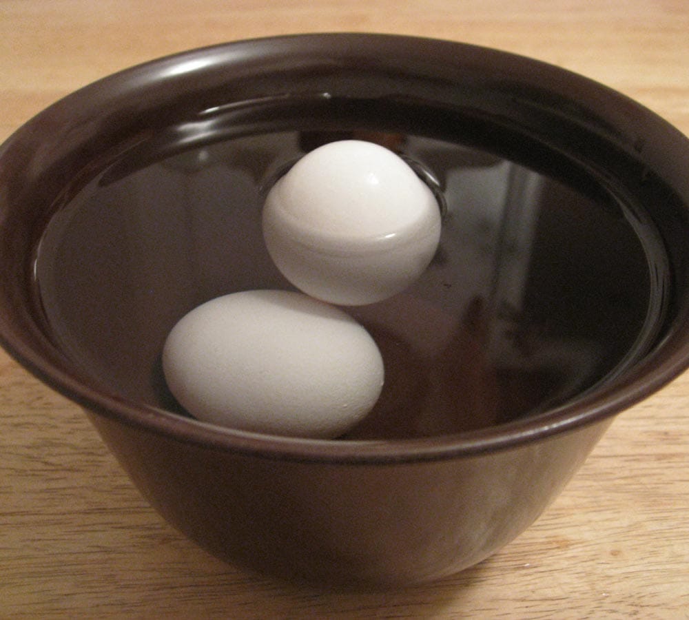 how to recognize if egg is fresh or stale