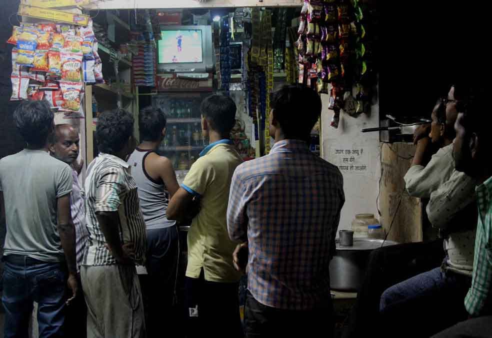 varanasi cricket lover watch ipl 2017