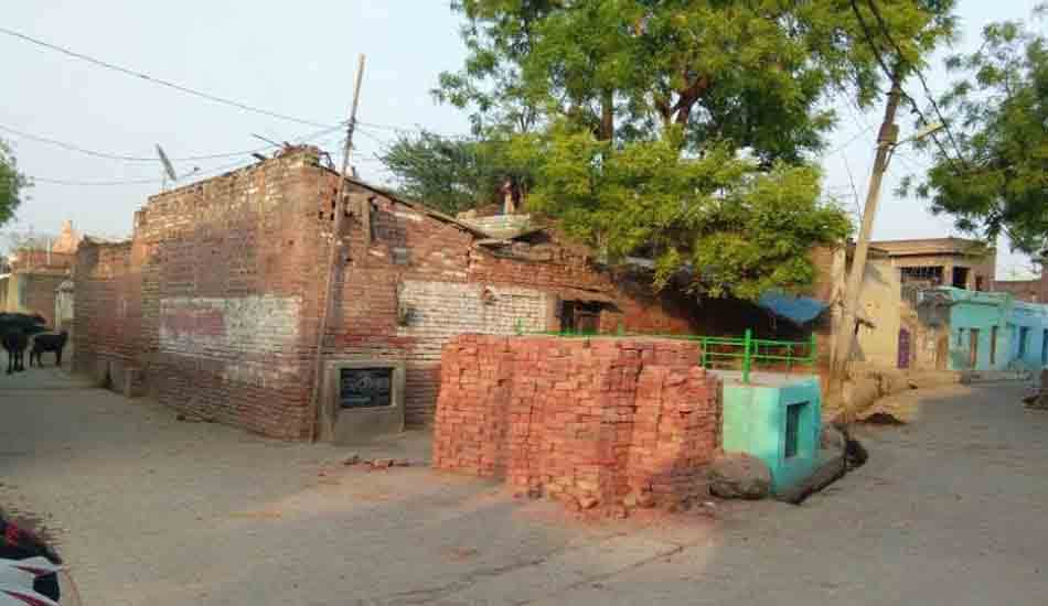 after clash no one shops open in kanpur 