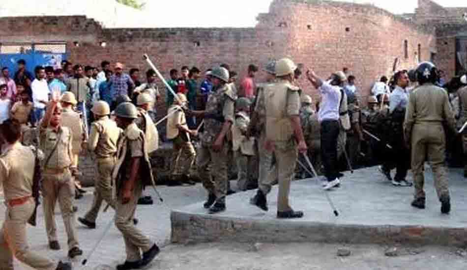 after clash no one shops open in kanpur 