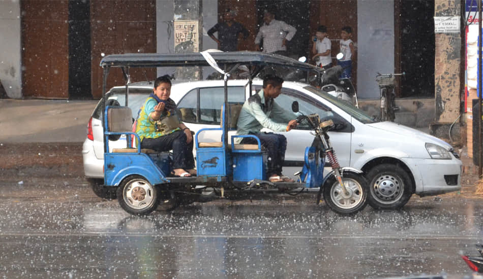 hailing and raining in kanpur 