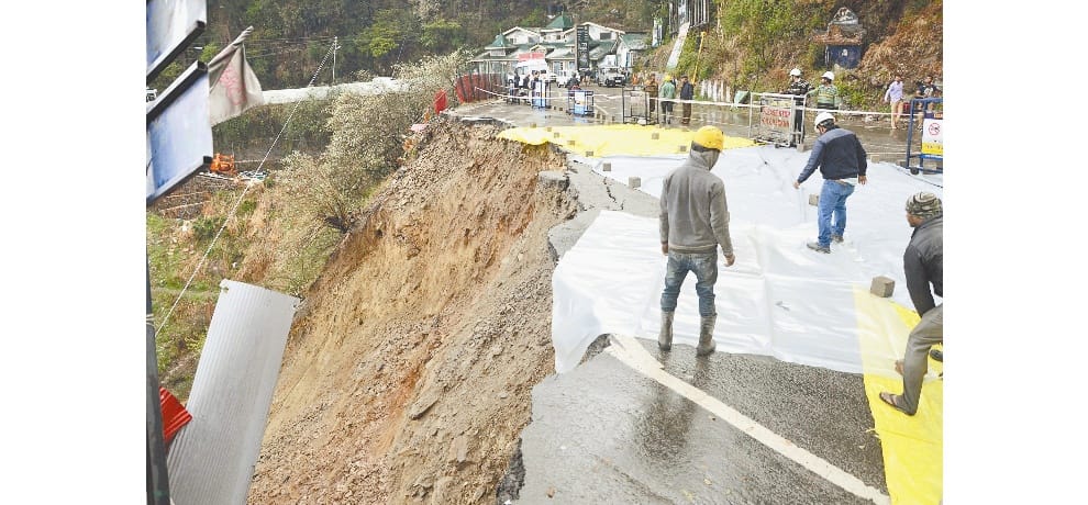 Three people in grip of rubble on Jakh road pauri