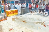 women protest, liker business, road jam, police, kaithal