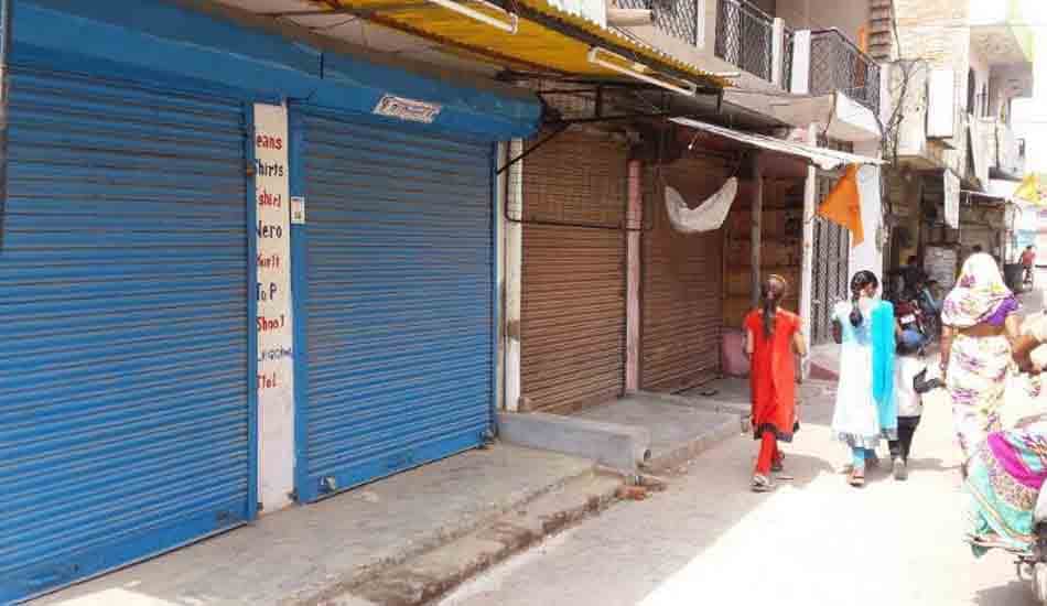 after clash no one shops open in kanpur 