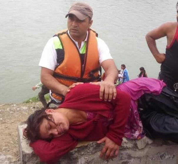 Nepali girl in Sharda canal