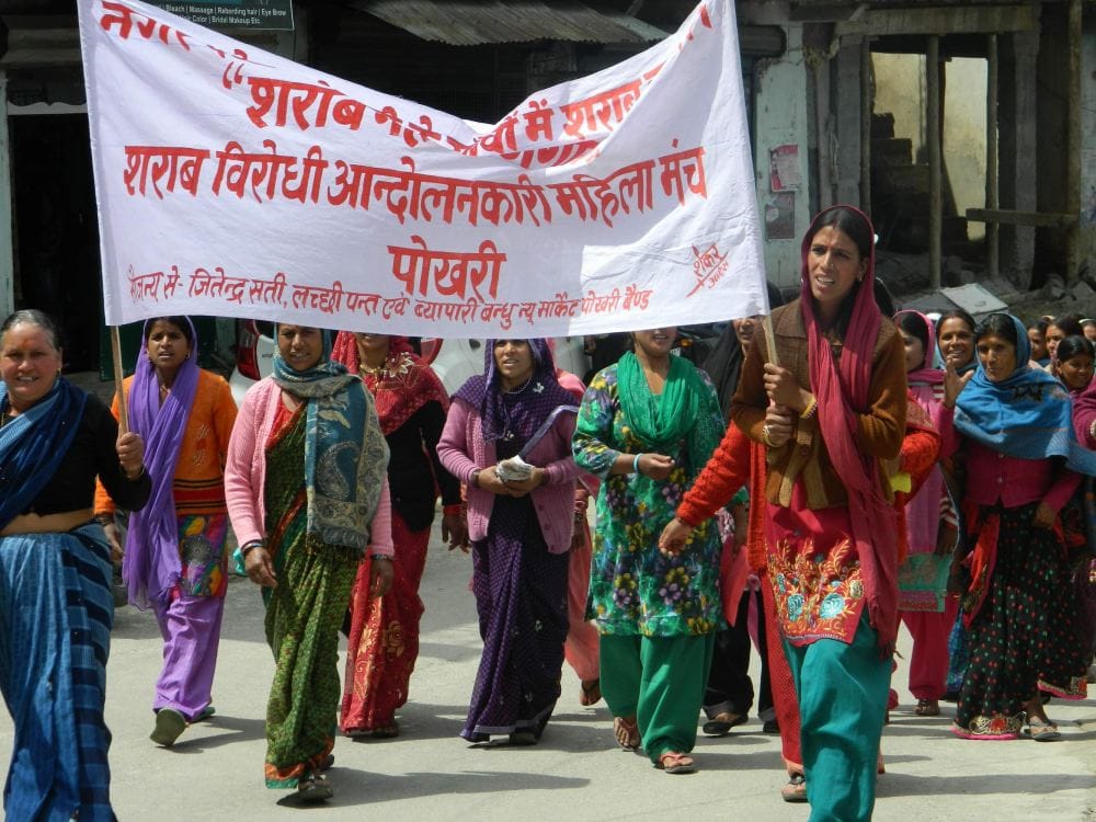protest against alcohol in gopeshwar