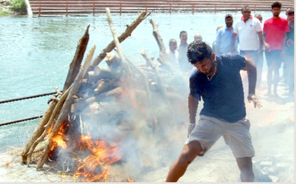 Funeral of Rishabh Pant's father 