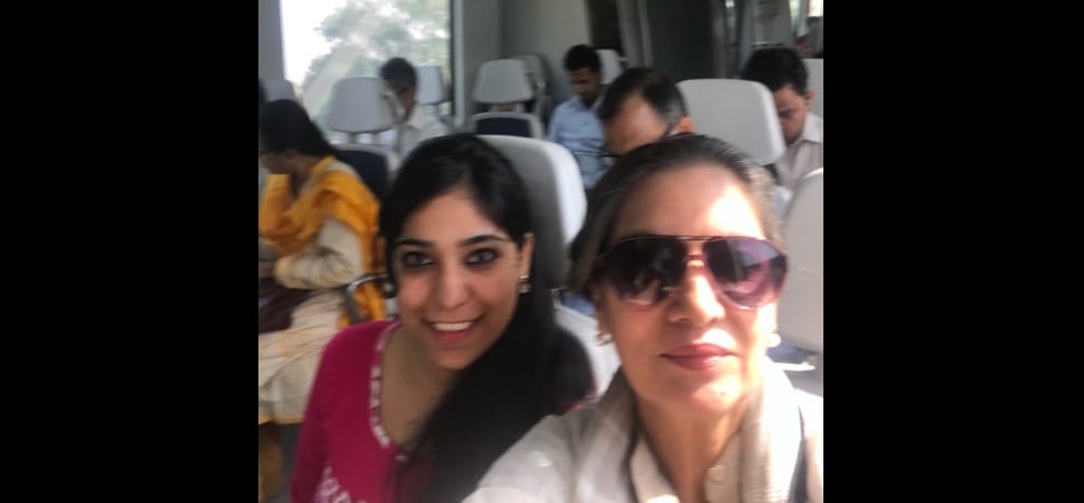 shabana azmi ditches private car and traveled through delhi metro