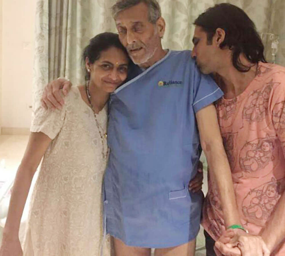 Why Amitabh Bachchan mum over Vinod Khanna and his health ?