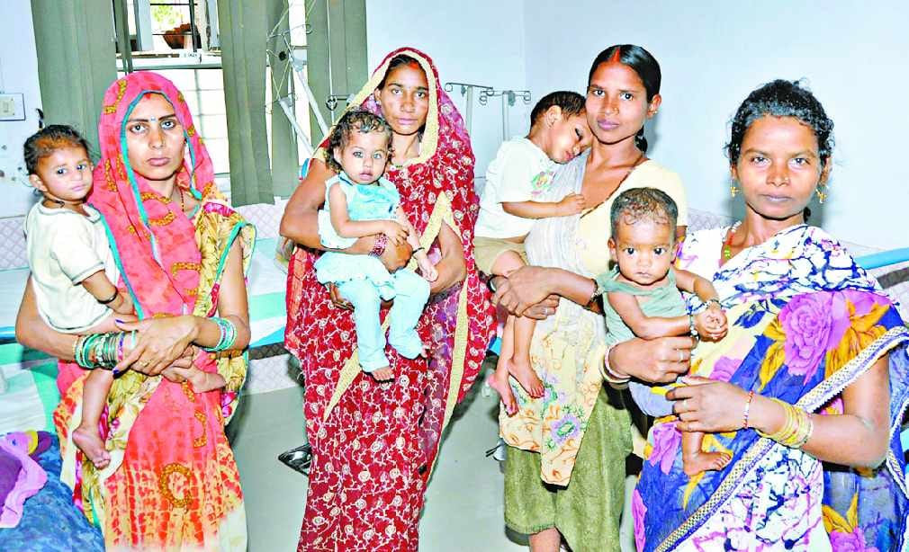 Six poor malnourished children are deteriorated