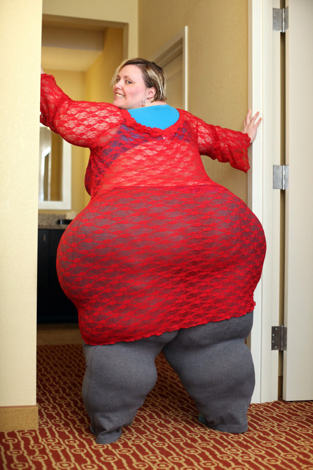 Woman with EIGHT-FOOT hips makes £1400 a month from steamy webcam sessions with British men