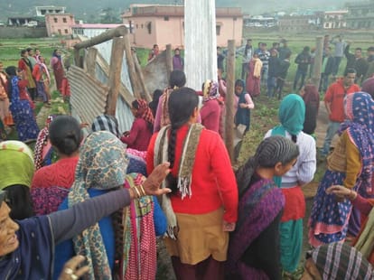 protest against alcohol in uttarakhand 