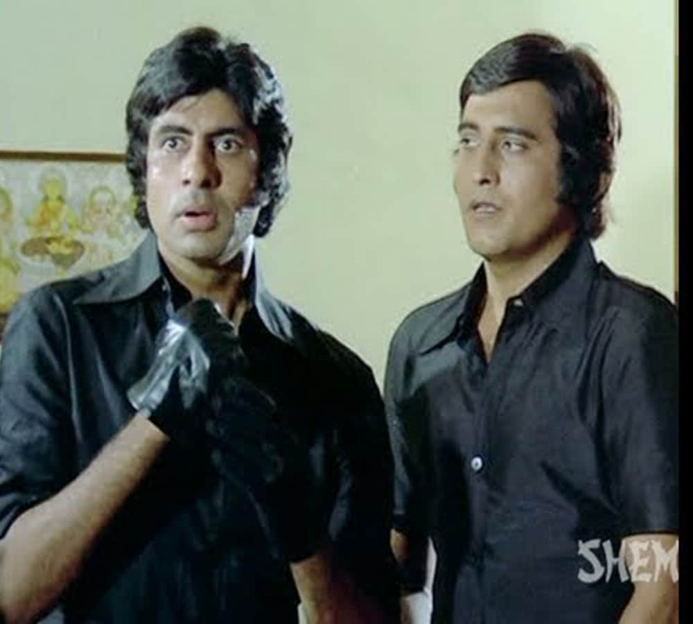 Why Amitabh Bachchan mum over Vinod Khanna and his health ?
