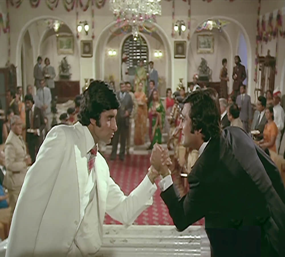 Why Amitabh Bachchan mum over Vinod Khanna and his health ?