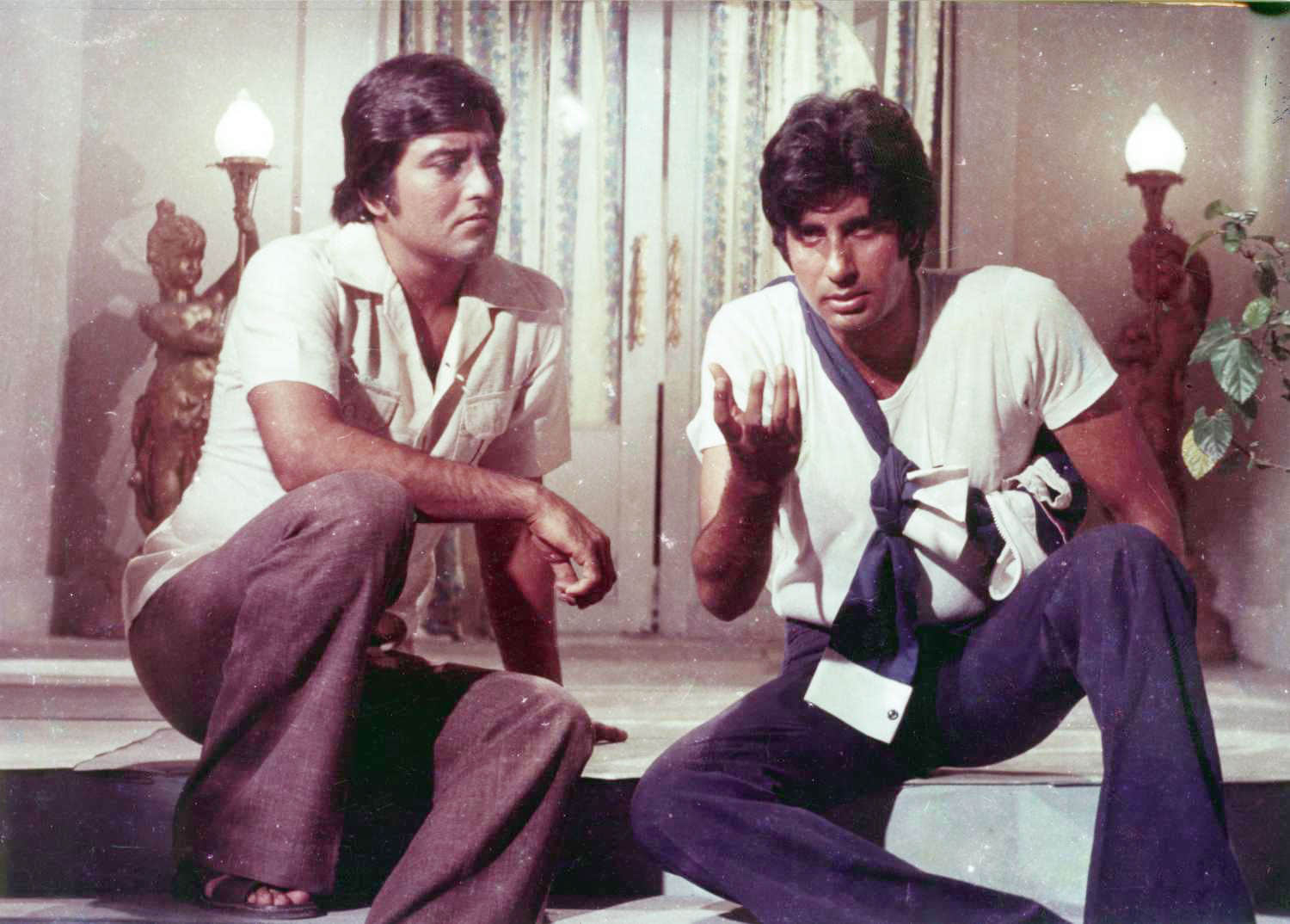 Why Amitabh Bachchan mum over Vinod Khanna and his health ?