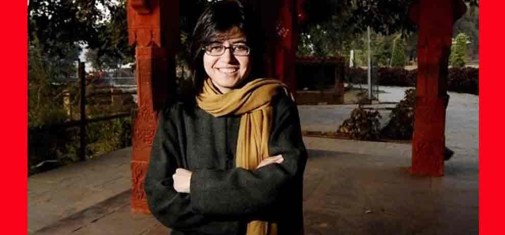 freelance journalist being attcked in park of delhi ashok vihar, admit to hospital with head injury