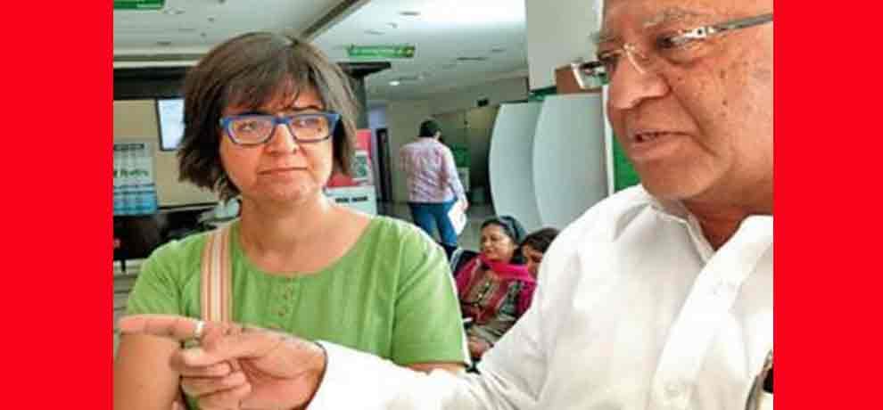 freelance journalist being attcked in park of delhi ashok vihar, admit to hospital with head injury